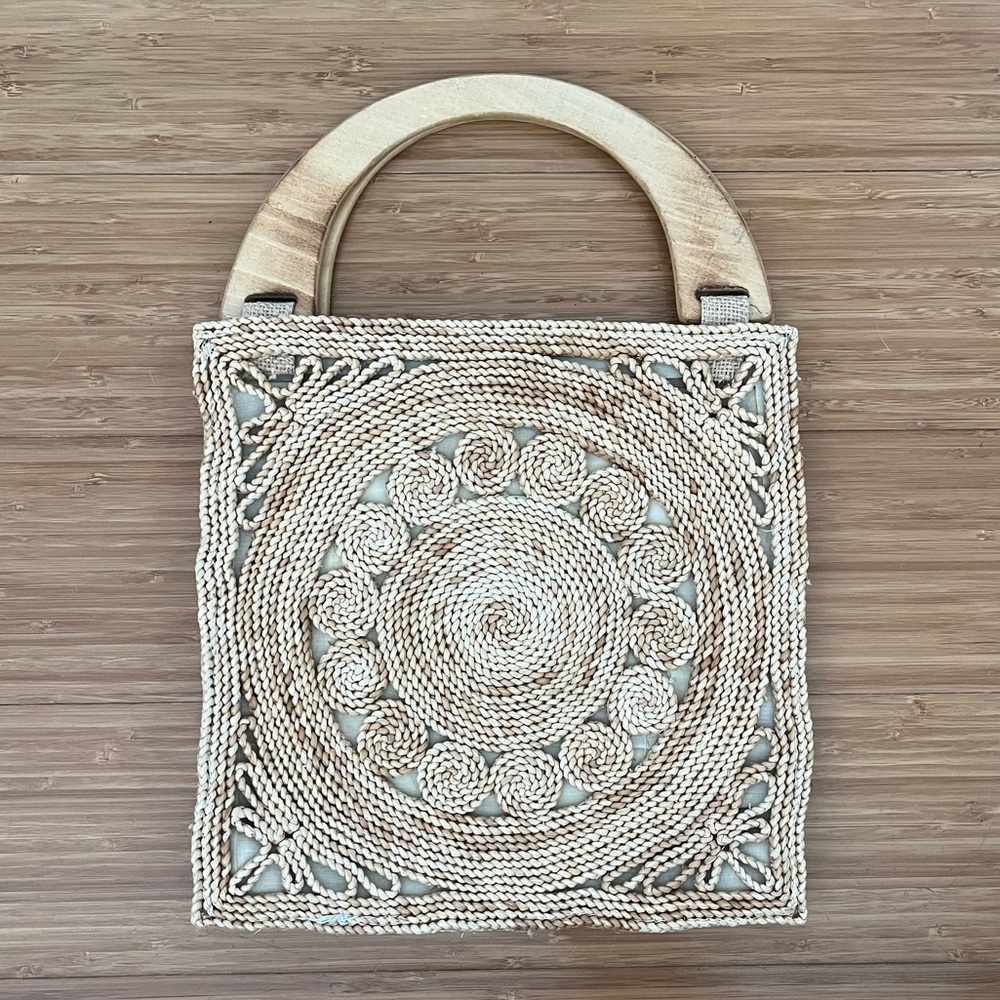 Vintage woven straw bag with with handles